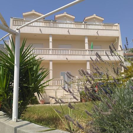 Apartments Ticinovic 奥米什 外观 照片