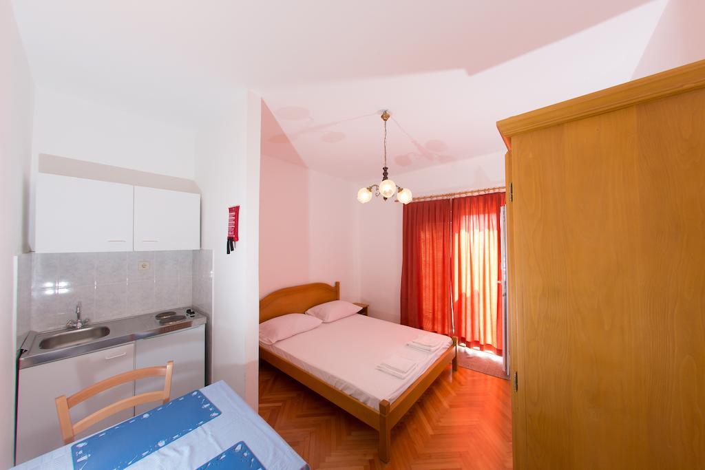 Apartments Ticinovic 奥米什 客房 照片